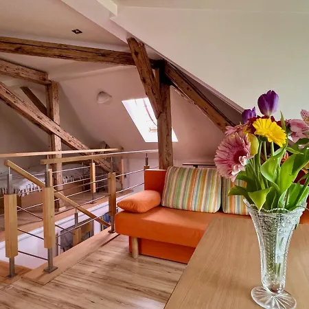 Lägenhet Attic In The Center